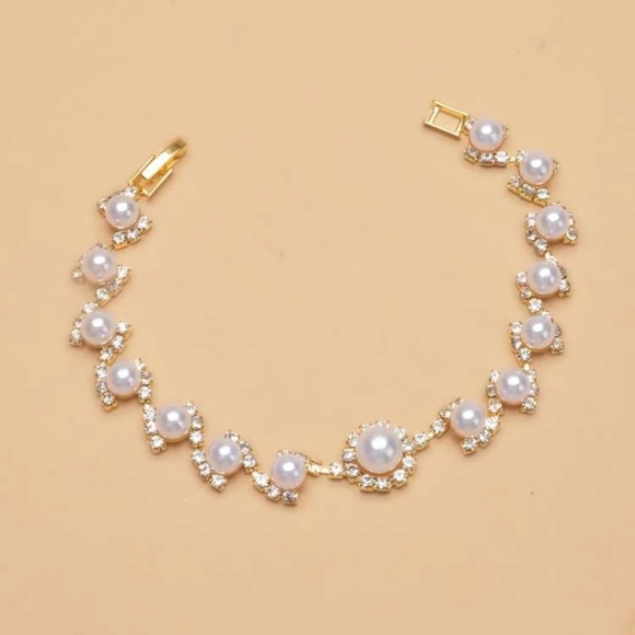 pearl and rhinestones bracelet - Picture 3 of 5